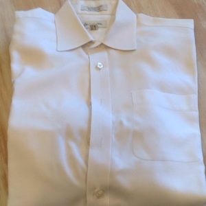 Men's open collier dress shirt